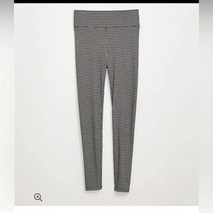 Lou & Grey Houndstooth Ponte Leggings